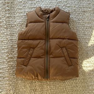 Toddler boys Old Navy winter vest brown 3T